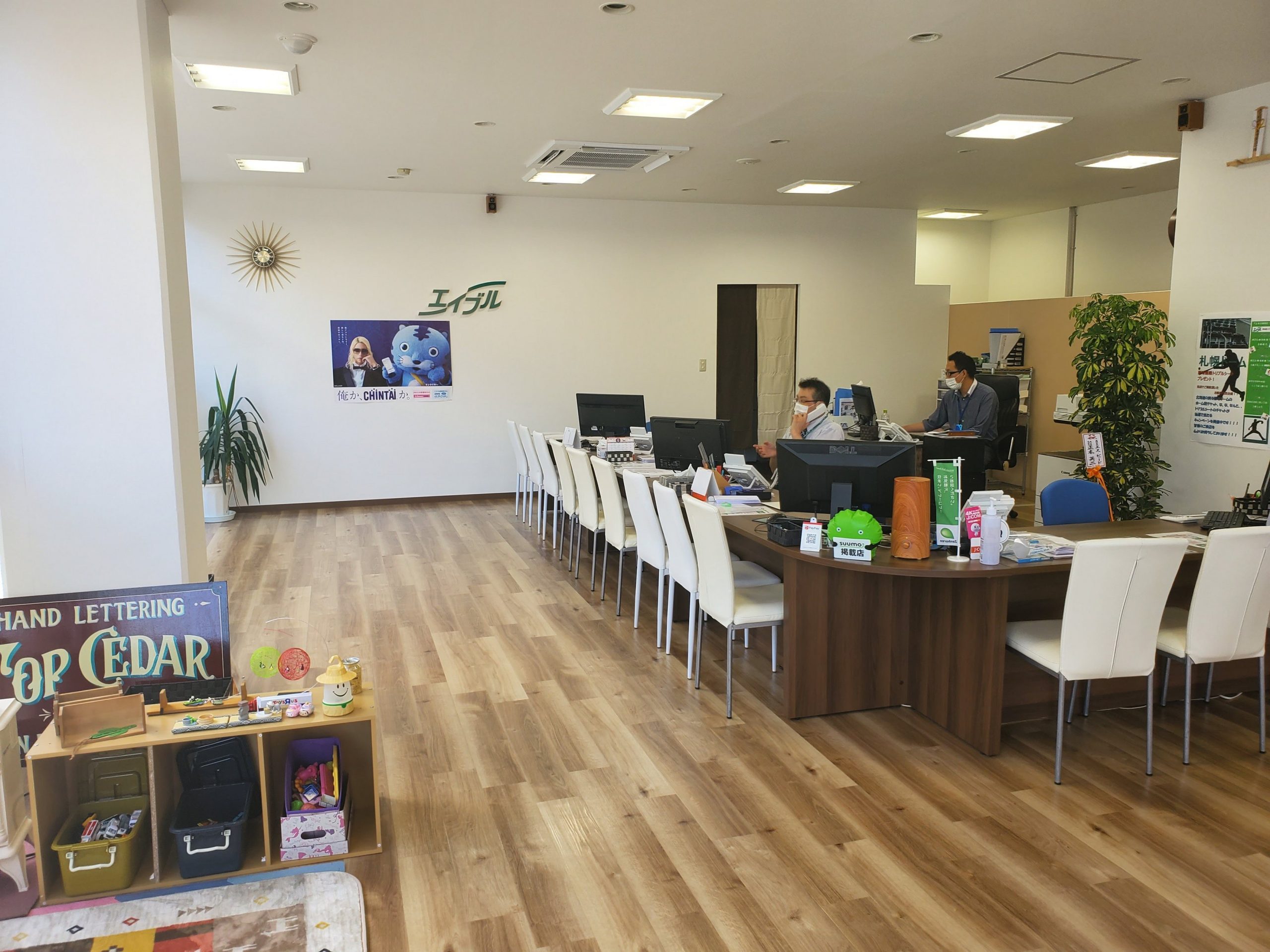 栄町店の店内
